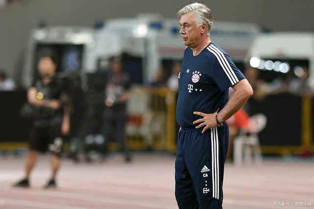 罗马诺：曼联通知维拉激活蒂莱曼斯解约金，还在努力再买一名中场
